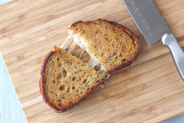 File:Grilled cheese sandwich prepared in toaster oven.jpg - Wikimedia  Commons