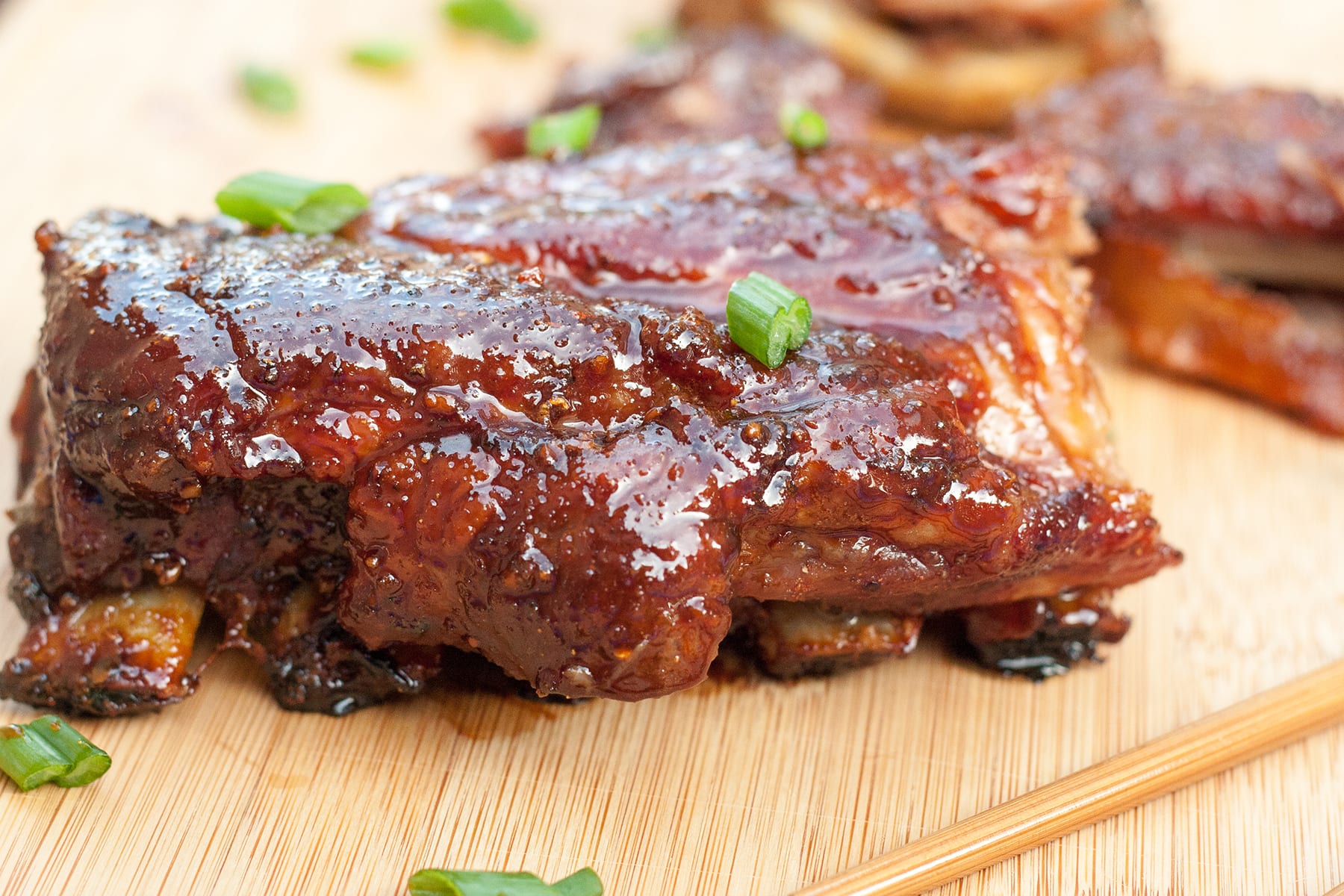 Boiled and outlet grilled ribs