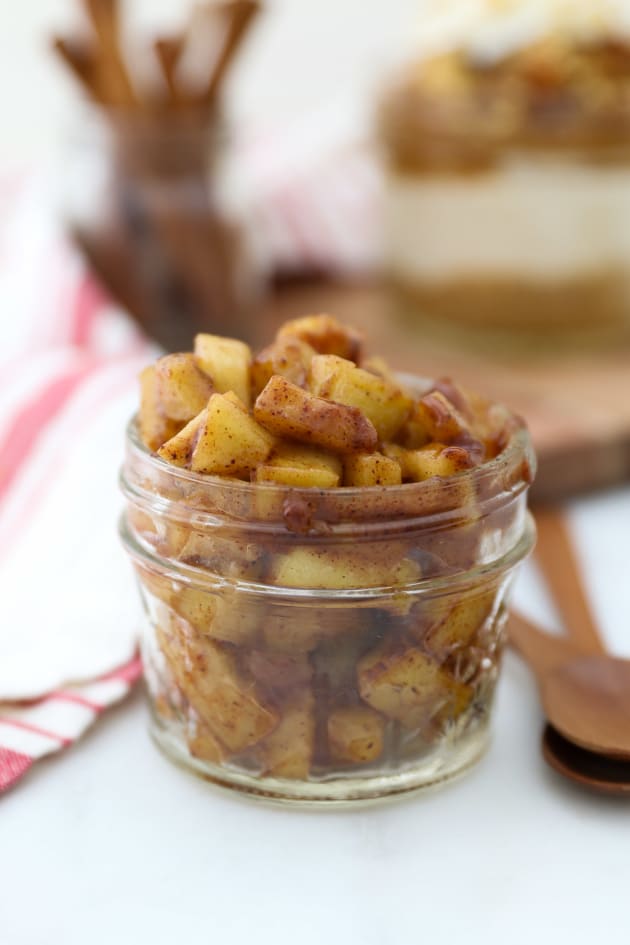 No Bake Mini Apple Pie Cheesecakes Recipe Food Fanatic Add the brown sugar, vanilla, lemon juice, flour, salt, 2 tablespoons of melted butter, and the cinnamon. no bake mini apple pie cheesecakes