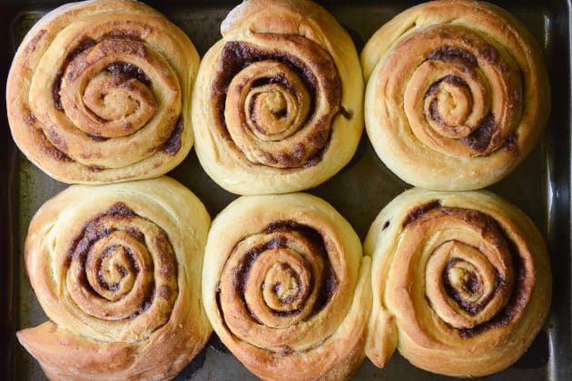 File 1 - Giant Cinnamon Rolls