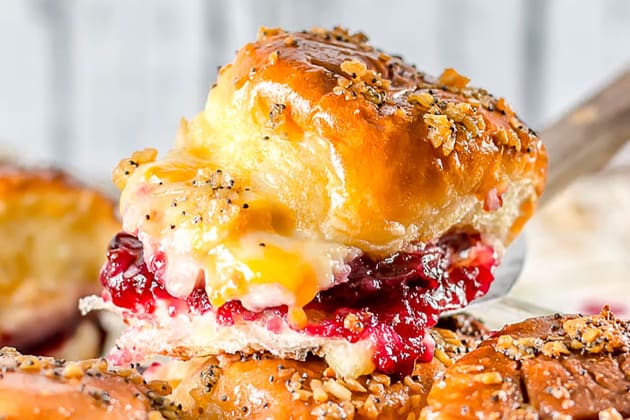 Turkey Sliders with Cranberry Sriracha Sauce